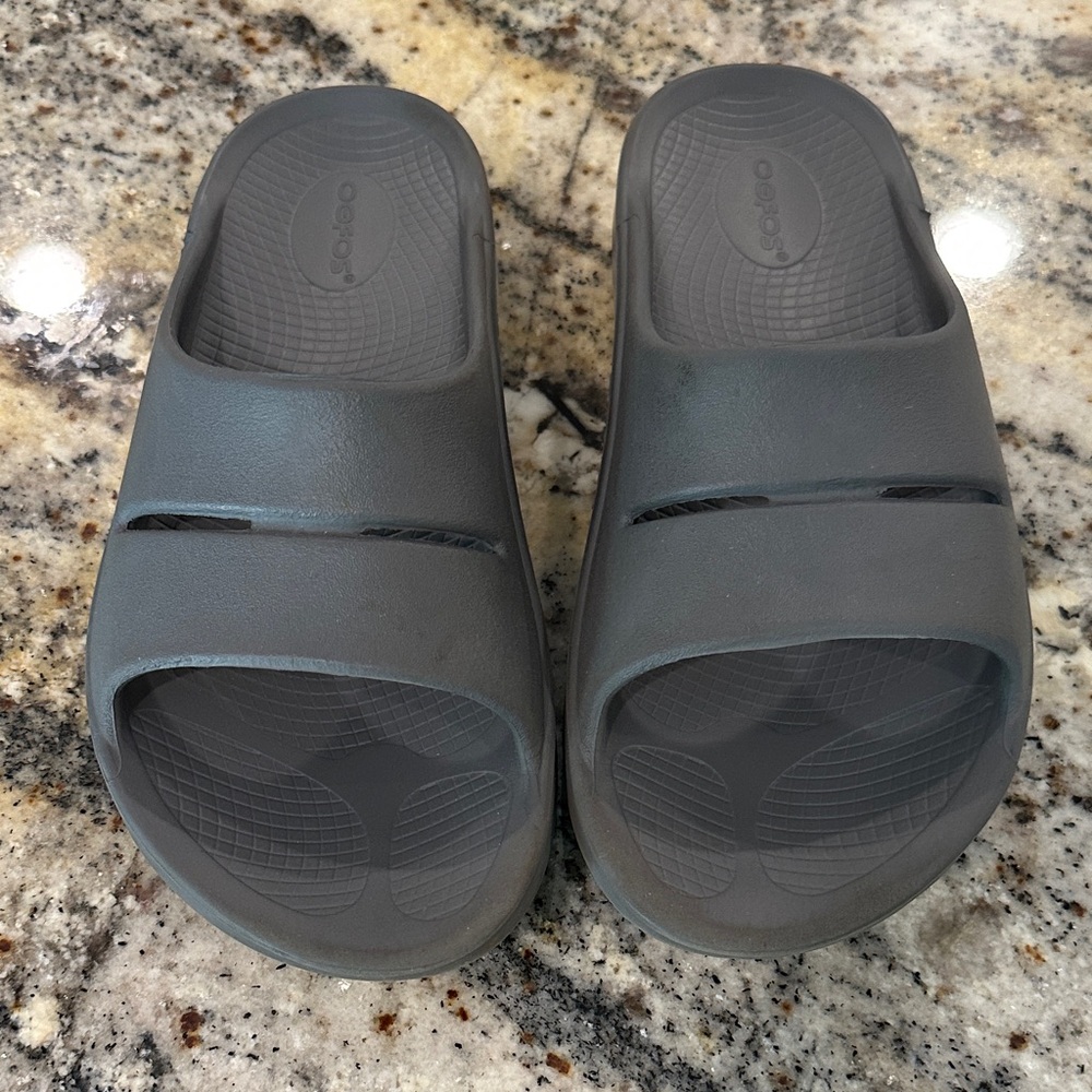 OOFOS Charcoal Slide Sandals